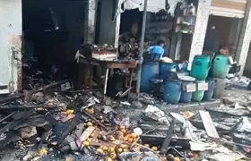 الحماية المدنية بالإسكندرية تسيطر على حريق «سوق عرفان».. دون وقوع إصابات بشرية