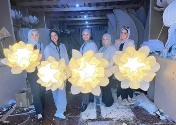 طالبات الفنون الجميلة يقدن مراسم إفتتاح المتحف المصري الكبير