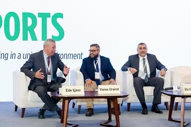 نائب رئيس هيئة موانئ البحر الاحمر للتشغيل يشارك في المؤتمر الدولي للإستثمار بالموانئ الخضراء والذكية في الصين 2 - جريدة الجمهورية 42 1 - جريدة الجمهورية