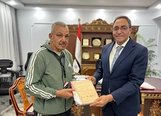 محافظ قنا يُثمن تمثيل فرقة «أناكوندا» المشرّف لمصر ويؤكد دور المسرح في نشر الوعي