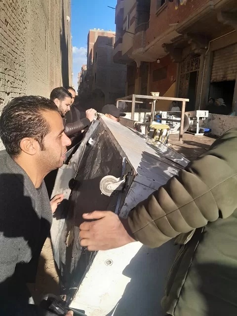 حي الوراق يضبط ثلاثة مخازن لتصنيع ألبان ولحوم وزيوت فاسدة 5 - جريدة الجمهورية 47 2 - جريدة الجمهورية