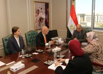 عصمت عقب لقاء سفير السويد: تطوير الشبكات الكهربائية.. أولوية لتحسين الأداء وضمان الإستقرار 2 - جريدة الجمهورية عصمت عقب لقاء سفير السويد: تطوير الشبكات الكهربائية.. أولوية لتحسين الأداء وضمان الإستقرار