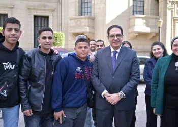 رئيس جامعة القاهرة يتفقد امتحانات الفصل الدراسي الأول ويتأكد من انتظام العملية