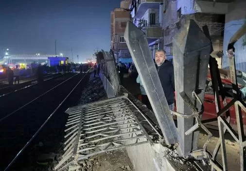 سقوط «حاويات» من قطار بضائع بين طوخ وسندنهور دون وقوع إصابات 7 - جريدة الجمهورية 7 8 - جريدة الجمهورية