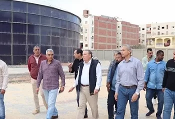 نائب رئيس القابضة للمياه يتفقد المحطات والمواقع بالبحر الأحمر
