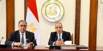 وزير الخارجية يتابع مع قيادات الوزارة مستجدات الملفات السياسية والقنصلية