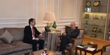 السفير الإسباني يشدد على أهمية العدالة في حل النزاعات خلال لقاء أمين جامعة الدول العربية