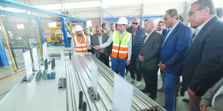 «الوزير» يتفقد محطات ومسار الخط الثانى للقطار السريع وعددًا من مشروعات الصعيد 1 - جريدة الجمهورية .. وبيراميدز بـ «الصف الثانى» يتحدى «البنك»