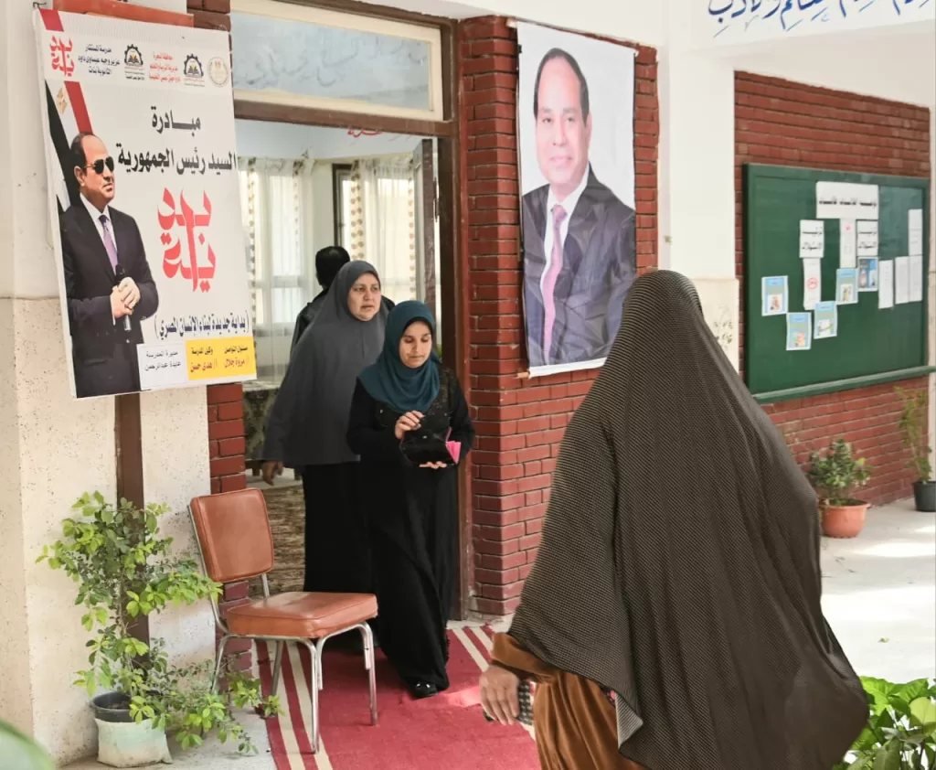 محافظ البحيرة تتفقد لجان «حوش عيسى» وتؤكد انتظام عملية التصويت 4 - جريدة الجمهورية IMG 20251210 WA0154 - جريدة الجمهورية