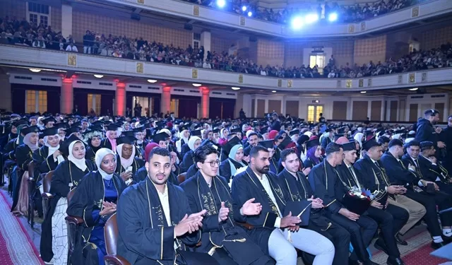 جامعة القاهرة: تخريج الدفعة 57 بـ«تمريض القاهرة» وتأكيد على عراقة المهنة ودور الخريجين الإنساني 1 - جريدة الجمهورية جامعة القاهرة: تخريج الدفعة 57 بـ«تمريض القاهرة» وتأكيد على عراقة المهنة ودور الخريجين الإنساني