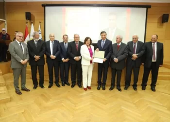 وزير الزراعة يسلم جوائز مركز البحوث الزراعية.. ويقرر زيادتها بنسبة 50% 2 - جريدة الجمهورية وزير الزراعة يسلم جوائز مركز البحوث الزراعية.. ويقرر زيادتها بنسبة 50%