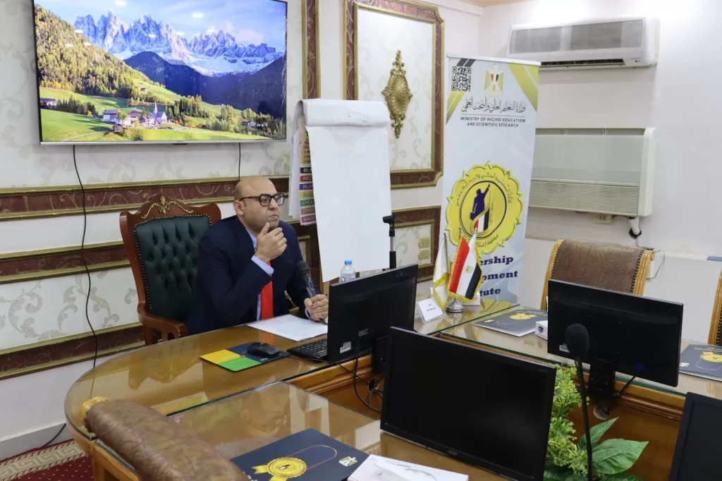 «سفراء الوطن» : برنامج شامل لتأهيل أعضاء هيئة التدريس المبعوثين بالخارج ورفع وعيهم الوطني والأمني 4 - جريدة الجمهورية IMG 20251215 WA0252 - جريدة الجمهورية