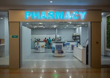 «كليوباترا».. حين تنتقل الصيدلية من «نافذة صَرْف» إلى مركز إدارة رحلة العلاج