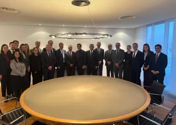 وزير الخارجية يناقش مع كبرى الشركات الألمانية تعزيز التعاون الاقتصادي