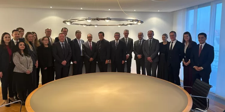 وزير الخارجية يناقش مع كبرى الشركات الألمانية تعزيز التعاون الاقتصادي