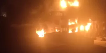 مأساة إنسانية في سوق الخواجات بالمنصورة.. مصرع 5 وإصابة 13 في حريق مُدمر بمول تجاري