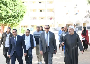 محافظ قنا يواصل جولاته الميدانية لمتابعة سير العملية الانتخابية لليوم الثاني