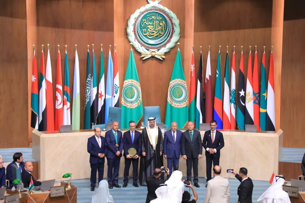 وزيرة التنمية المحلية والمحافظون يحتفلون بفوز محافظ القاهرة بجائزة التميز الحكومي العربي 5 - جريدة الجمهورية WhatsApp Image 2025 12 04 at 5.09.12 PM 4 - جريدة الجمهورية