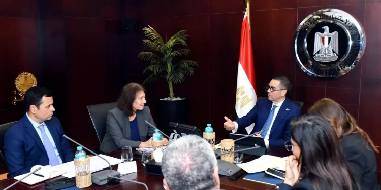 وزير الاستثمار والتجارة الخارجية يلتقي بعثة صندوق النقد الدولي ويستعرض الرؤية الإصلاحية وتحسين بيئة الأعمال 1 - جريدة الجمهورية وزير الاستثمار والتجارة الخارجية يلتقي بعثة صندوق النقد الدولي ويستعرض الرؤية الإصلاحية وتحسين بيئة الأعمال