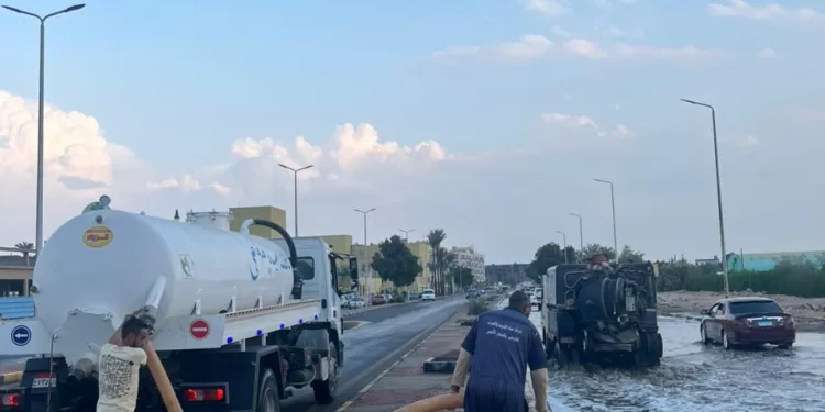 «مياه البحر الأحمر» تسحب تجمعات الأمطار بالغردقة.. وتُعلن استمرار حالة الطوارئ 1 - جريدة الجمهورية «مياه البحر الأحمر» تسحب تجمعات الأمطار بالغردقة.. وتُعلن استمرار حالة الطوارئ