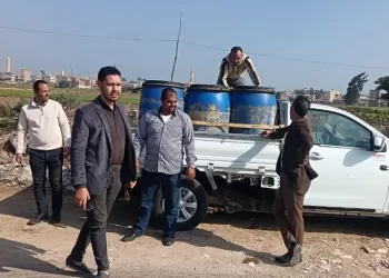 ضبط 14 طن مواد غذائية وملح طعام وألبان فاسدة في حوش عيسى بالبحيرة