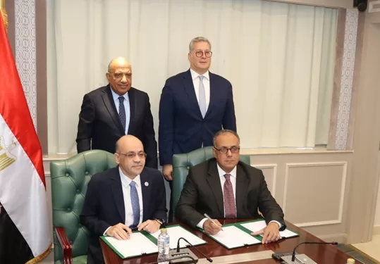 البترول توقع بروتوكولاً للتعامل الآمن مع رواسب العمليات النفطية في إطار رؤية الدولة 1 - جريدة الجمهورية البترول توقع بروتوكولاً للتعامل الآمن مع رواسب العمليات النفطية في إطار رؤية الدولة