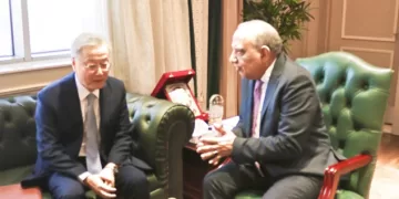 وزير الكهرباء يبحث مع سفير كوريا فرص الاستثمار في الطاقة النظيفة واستخلاص العناصر النادرة