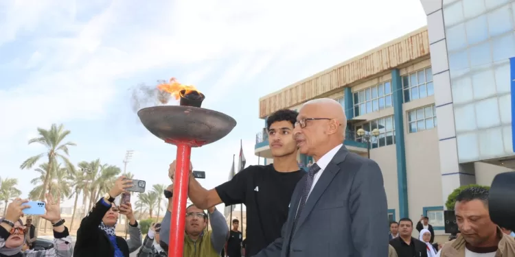 محافظ شمال سيناء يشهد انطلاق شعلة المحافظات الحدودية من العريش