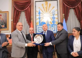 قيادات «القاهرة» تُكَرِّم المحافظ لفوزه بجائزة أفضل محافظ على مستوى الوطن العربي