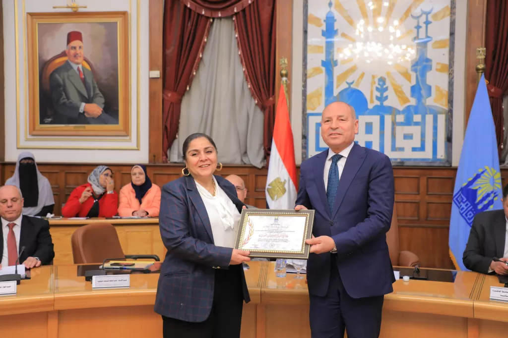 قيادات «القاهرة» تُكَرِّم المحافظ لفوزه بجائزة أفضل محافظ على مستوى الوطن العربي 7 - جريدة الجمهورية WhatsApp Image 2025 12 08 at 4.37.07 PM 1 - جريدة الجمهورية