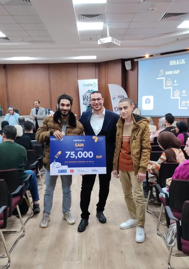 رئيس جامعة دمنهور يهنئ طلاب «الحاسبات» لفوزهم بدعم 75 ألف جنيهًا لمشروع تخرج.. ويؤكد: «خطوة جديدة في مسيرة الابتكار» 2 - جريدة الجمهورية WhatsApp Image 2025 12 08 at 4.57.45 PM 1 - جريدة الجمهورية