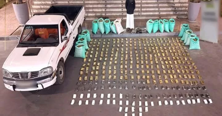 ضبط «شقي خطر» بشحنة من «الكيف المُدمر».. سقط بـ«طن وربع» مخدرات بـ85 مليون جنيه بعد مطاردة بالإسماعيلية 1 - جريدة الجمهورية ضبط «شقي خطر» بشحنة من «الكيف المُدمر».. سقط بـ«طن وربع» مخدرات بـ85 مليون جنيه بعد مطاردة بالإسماعيلية