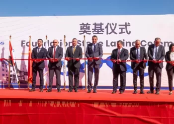 باستثمارات 70 مليون دولار: «اقتصادية قناة السويس» تضع حجر الأساس لمصنع «شين مين» للزجاج في منطقة السخنة 2 - جريدة الجمهورية باستثمارات 70 مليون دولار: «اقتصادية قناة السويس» تضع حجر الأساس لمصنع «شين مين» للزجاج في منطقة السخنة