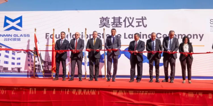 باستثمارات 70 مليون دولار: «اقتصادية قناة السويس» تضع حجر الأساس لمصنع «شين مين» للزجاج في منطقة السخنة