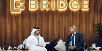 خالد عبدالعزيز يبحث في قمة «بريدج 2025» تعزيز حوكمة المحتوى الرقمي وحماية الملكية الفكرية