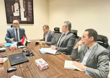 “الإسكان” تبحث احتياجات شركات المياه من الطلمبات وتؤكد دعم التصنيع المحلي