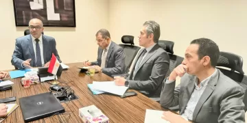 “الإسكان” تبحث احتياجات شركات المياه من الطلمبات وتؤكد دعم التصنيع المحلي