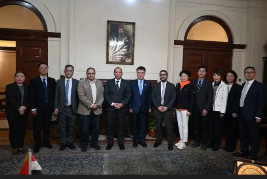 تعاون رفيع المستوى بين قصر العيني وجامعة شنغهاي جياو تونج.. خطوة استراتيجية نحو شراكة طبية عالمية بين مصر والصين 8 - جريدة الجمهورية WhatsApp Image 2025 12 12 at 10.39.58 AM 1 - جريدة الجمهورية