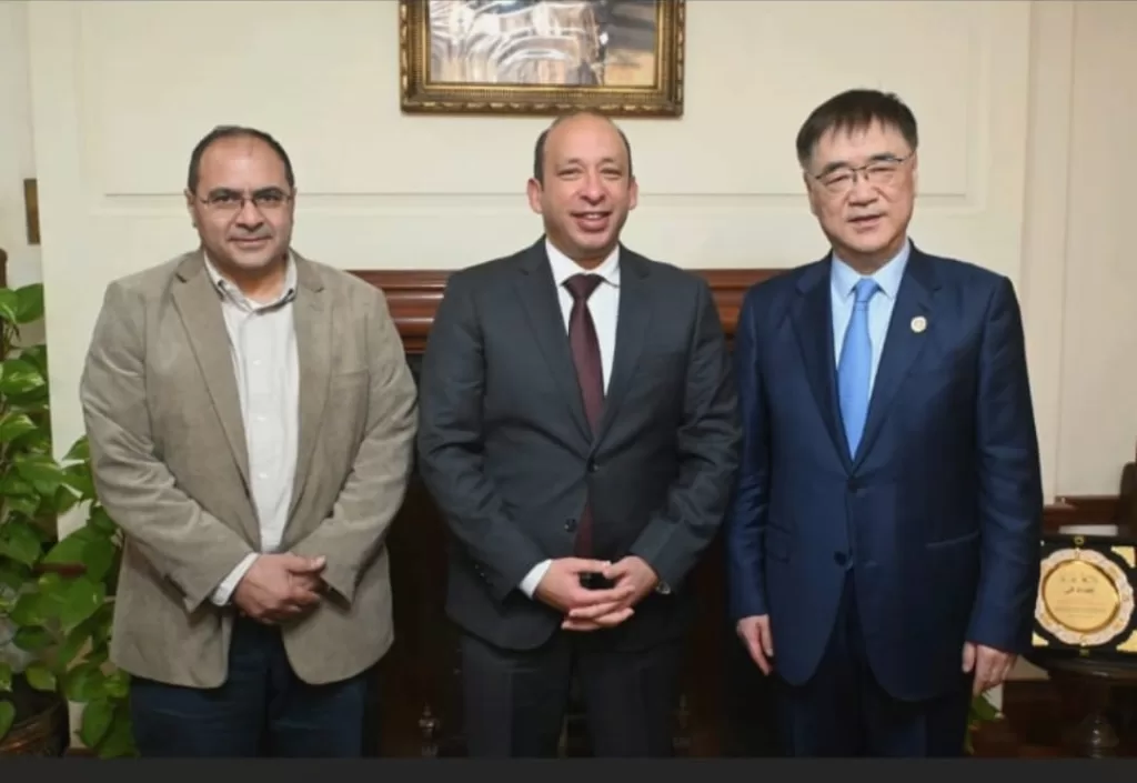 تعاون رفيع المستوى بين قصر العيني وجامعة شنغهاي جياو تونج.. خطوة استراتيجية نحو شراكة طبية عالمية بين مصر والصين 6 - جريدة الجمهورية WhatsApp Image 2025 12 12 at 10.39.58 AM - جريدة الجمهورية