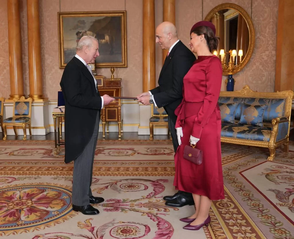 سفير مصر في لندن يقدم أوراق اعتماده إلى الملك تشارلز الثالث في قصر باكنجهام 2 - جريدة الجمهورية WhatsApp Image 2025 12 12 at 4.47.00 PM 1 - جريدة الجمهورية