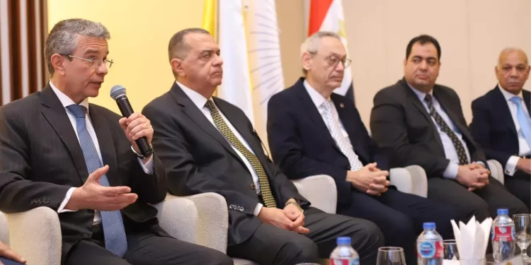 تبسيط الإجراءات الجمركية وتحفيز الاستثمار.. آليات ميسرة لخفض زمن وتكاليف الإفراج الجمركى 1 - جريدة الجمهورية تبسيط الإجراءات الجمركية وتحفيز الاستثمار.. آليات ميسرة لخفض زمن وتكاليف الإفراج الجمركى