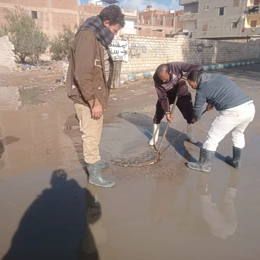 فرق الطوارئ بمطروح تسحب تجمعات مياه الأمطار من الشوارع والطريق الدولي 5 - جريدة الجمهورية WhatsApp Image 2025 12 14 at 12.06.20 PM 1 - جريدة الجمهورية