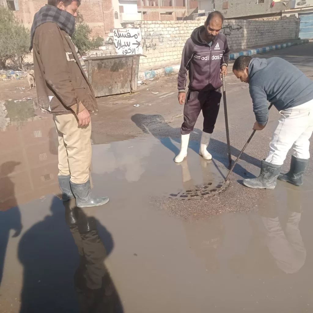 فرق الطوارئ بمطروح تسحب تجمعات مياه الأمطار من الشوارع والطريق الدولي 6 - جريدة الجمهورية WhatsApp Image 2025 12 14 at 12.06.20 PM - جريدة الجمهورية