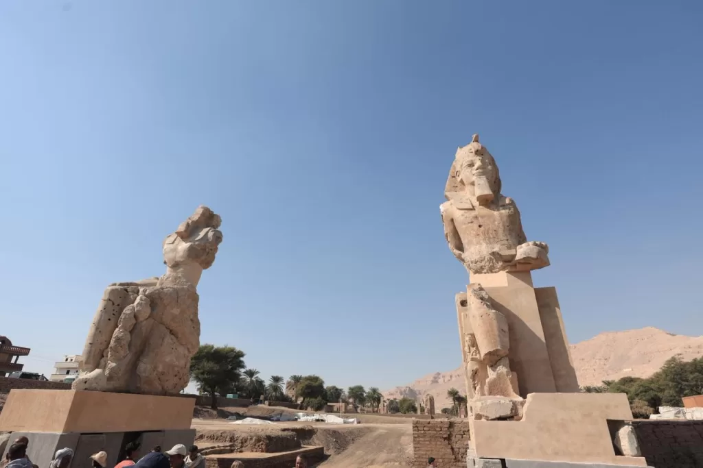 وزير السياحة والآثار يشهد إزاحة الستار عن تمثالين ضخمين للملك أمنحتب الثالث بالأقصر ويكرم الدكتورة هوريج سوروزيان 3 - جريدة الجمهورية WhatsApp Image 2025 12 14 at 3.38.24 PM 2 - جريدة الجمهورية