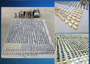 ضبط 7 تُجّار لـ«الكيف المدمر» بطن ونصف مخدرات.. سقطوا بعد مطاردة مع رجال الشرطة بالسويس 2 - جريدة الجمهورية ضبط 7 تُجّار لـ«الكيف المدمر» بطن ونصف مخدرات.. سقطوا بعد مطاردة مع رجال الشرطة بالسويس