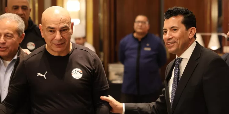 قبيل السفر للمغرب.. وزير الرياضة يؤازر «الفراعنة» ويحفز اللاعبين بحضور «أبو ريدة»