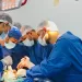 جراحة دقيقة تنقذ مريضًا من تشوهات خطيرة بمستشفى السنبلاوين العام