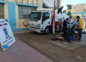 توزيع 750 عبوة مواد غذائية على الأسر الأكثر احتياجًا بالعامرية غرب الاسكندرية