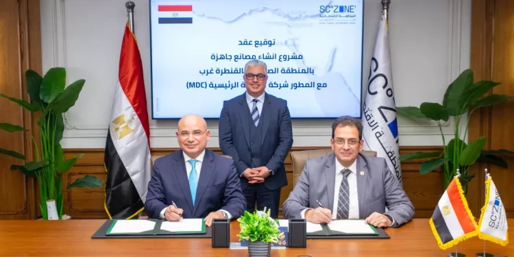 بتكلفة مليار جنيه.. توقيع عقد إنشاء مصانع جاهزة بالقنطرة غرب الصناعية