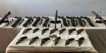 مصرع «5» عناصر خطرة هاربين من المؤبد بعد معركة بأسوان.. سقطوا بشحنة مخدرات مدمرة بـ100 مليون جنيه و71 بندقية